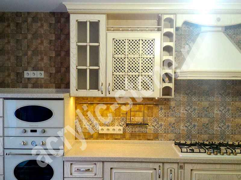Угловая столешница для кухни в частном доме: фото