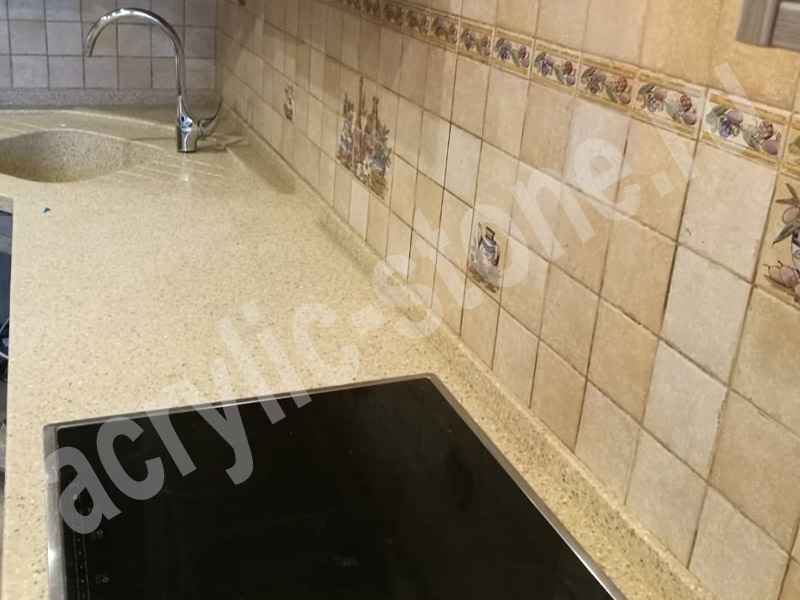 Угловая столешница для кухни из искусственного камня с интегрированной мойкой SAMSUNG STARON: фото