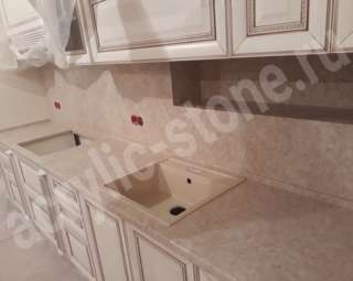 Фото Кухонная столешница из искусственного камня с нишей и фартуком 