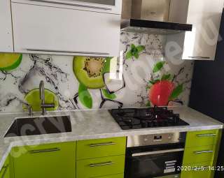 Фото Кухонная угловая столешница из искусственного камня с мойкой 