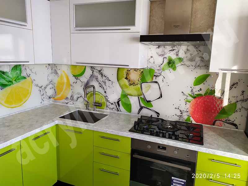 Кухонная угловая столешница из искусственного камня с мойкой : фото