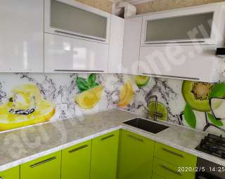 Фото Кухонная угловая столешница из искусственного камня с мойкой 