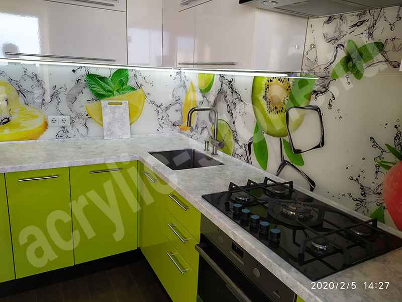 Кухонная угловая столешница из искусственного камня с мойкой : фото