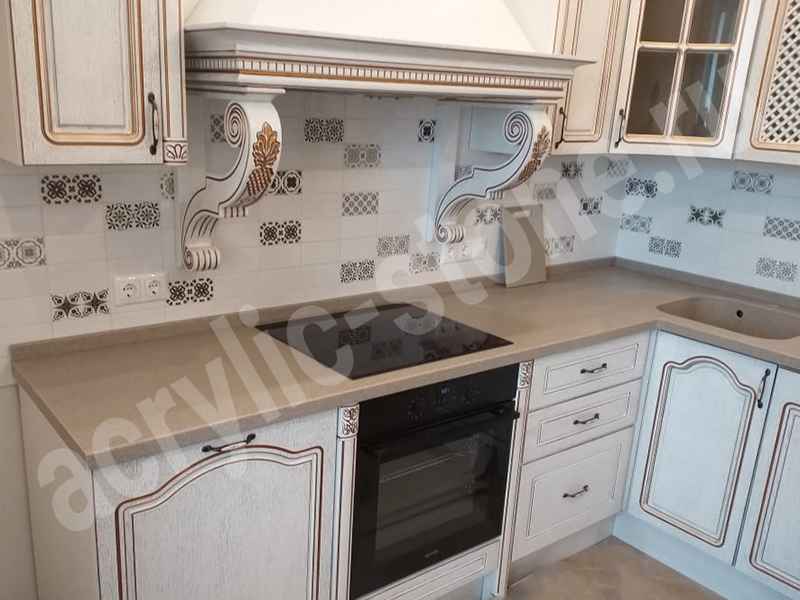 Угловая столешница для кухни из камня с интегрированной мойкой и радиусом : фото