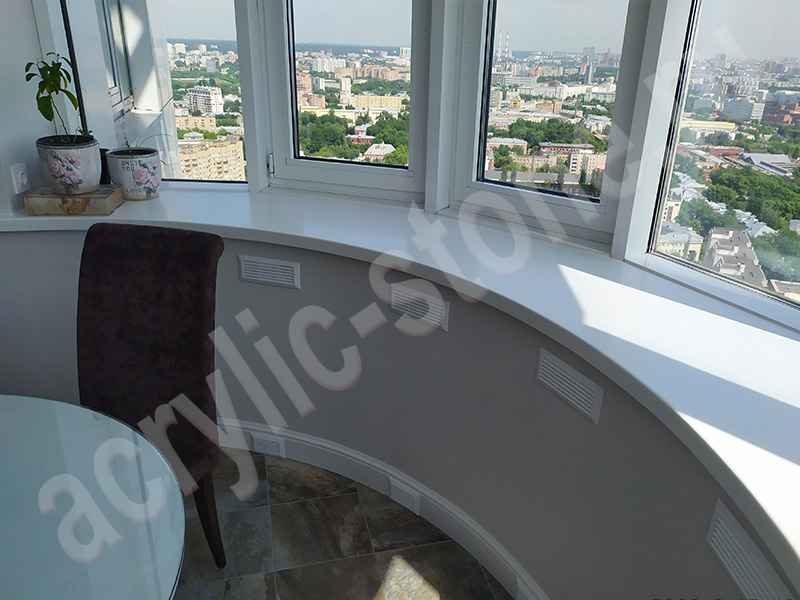 Радиусный подоконник из искусственного камня: фото