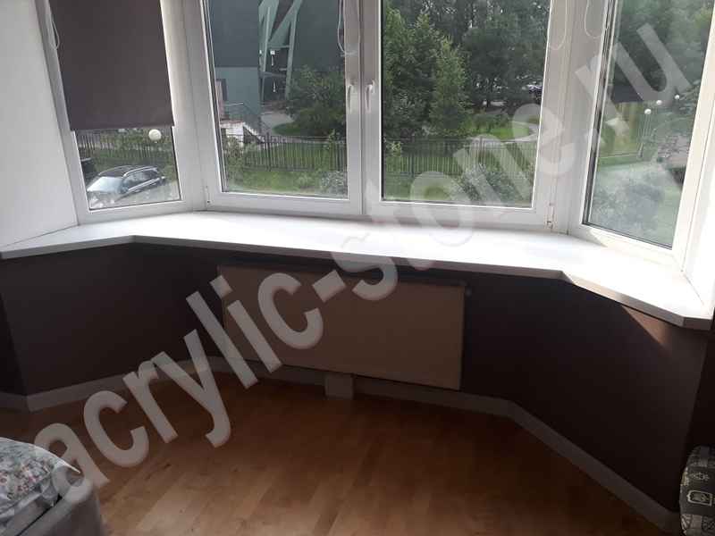 Угловые подоконники из искусственного камня: фото