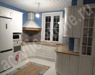 Фото Угловая столешница для кухни из искусственного камня с интегрированной мойкой SAMSUNG STARON и подоконником