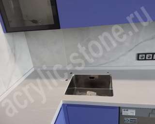 Фото Большая угловая столешница  из искусственного камня с металлической мойкой Grandex