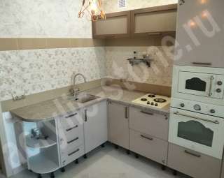 Фото Угловая кухонная столешница  из искусственного камня с керамической раковиной (подклейка)