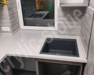 Фото Маленькая угловая столешница для кухни из искусственного камня Pluton с накладной мойкой 