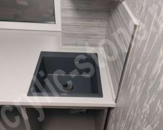 Фото Маленькая угловая столешница для кухни из искусственного камня Pluton с накладной мойкой 