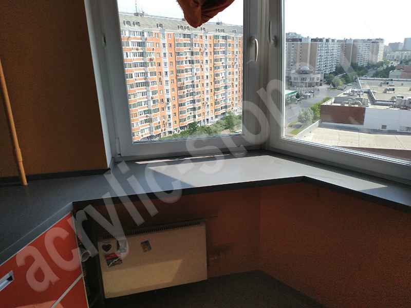 Эркерная столешница для кухни с подоконником из искусственного камня Hanex: фото