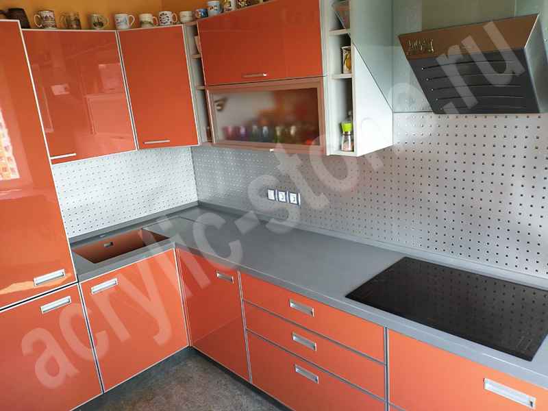Эркерная столешница для кухни с подоконником из искусственного камня Hanex: фото