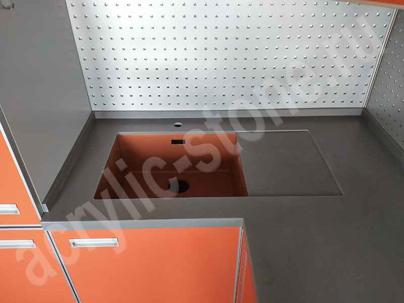 Эркерная столешница для кухни с подоконником из искусственного камня Hanex: фото