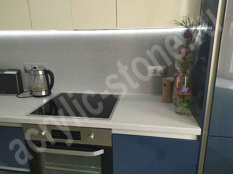 Радиусная столешница и стеновая панель для кухни из искусственного камня  LG HI-MACS: фото