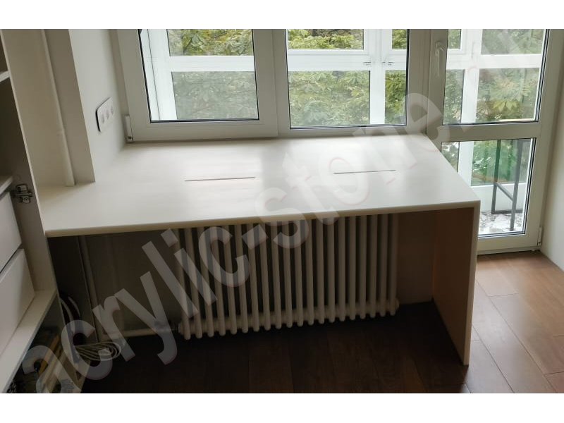 Стол-подоконник из искусственного камня LG HI-MACS: фото