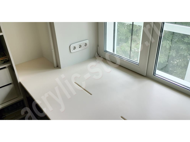 Стол-подоконник из искусственного камня LG HI-MACS: фото