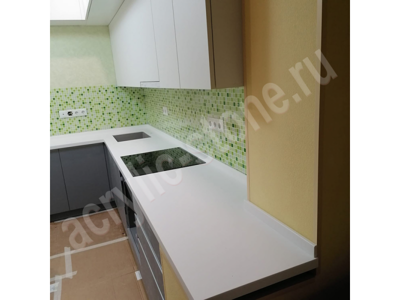 Угловая столешница для кухни из искусственного камня Hanex с мойкой нижнего монтажа: фото