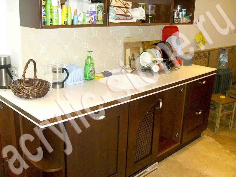 Столешница для кухни из искусственного камня TRISTONE с инкрустацией: фото