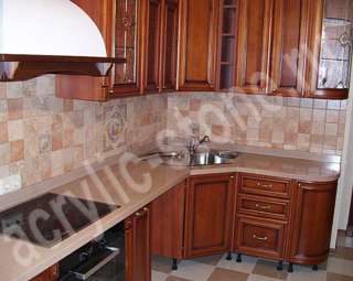 Фото Столешница для кухни с угловым и радиусным элементом из камня TRISTONE